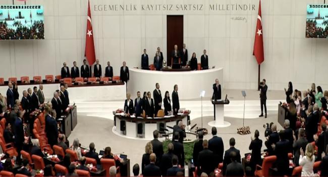 CHP'den şaşırtan hareket: Beş yıl sonra Erdoğan'ı ayakta karşıladılar