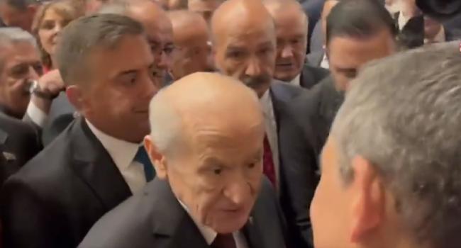 Bahçeli ile Özel arasında dikkat çeken diyalog: Üzülme