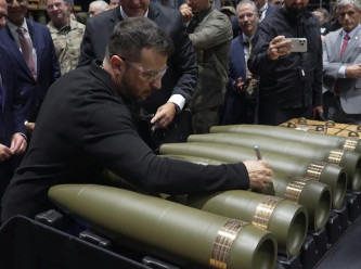 Zelenski: Ukrayna uzun menzilli silahları kullanacak