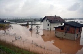 Bosna Hersek'teki sel felaketi: Evler su içinde kaldı; 18 kişi hayatını kaybetti