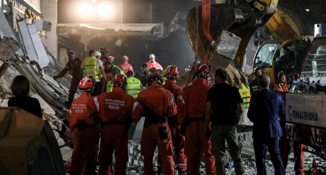 Sırbistan'da tren istasyonunun çatısı çöktü: 14 ölü