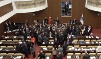 Ankara Büyükşehir Belediye Meclis'inde yumruklu kavga