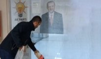 'Cumhurbaşkanı’nın fotoğrafına kola sıçratmak sureti ile…'