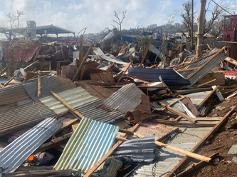 Son 90 yılın en şiddetli kasırgası vurdu: Yüzlerce ölüden endişe ediliyor
