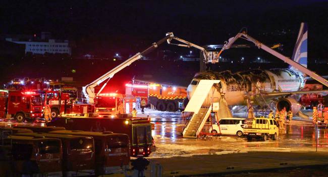 Güney Kore'de yolcu uçağında korkutan yangın: 176 kişi tahliye edildi