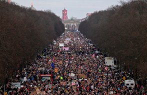 Almanya'da dev protesto: CDU ve CSU'ya AfD tepkisi