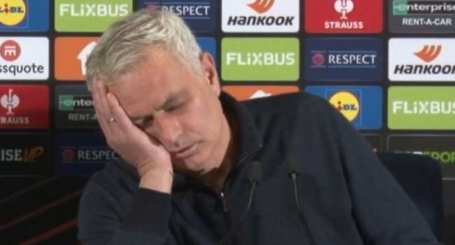 Basın toplantısında şaşırtan görüntü: Soru uzayınca Mourinho uyudu