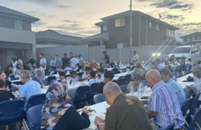 Avustralya'dan içinizi ısıtacak iftar: 25 senelik gelenek artık sokaklara taştı