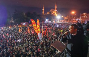 Sokak polemiğinde yeni çağrı: 'Polise zarar vermeyin, barikatları yıkın geçin'