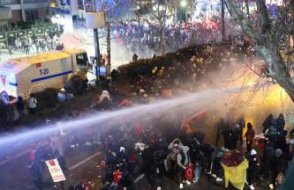 'Anlaşma sağlandı' denilmişti! Özel kürsüden indi gazlı müdahale başladı