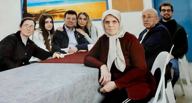 İmamoğlu'ndan cezaevinden ilk fotoğraf