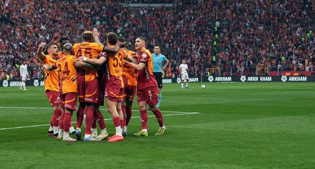 Galatasaray Sivasspor'u 4 golle geçti, zirvede fark 8'e çıktı