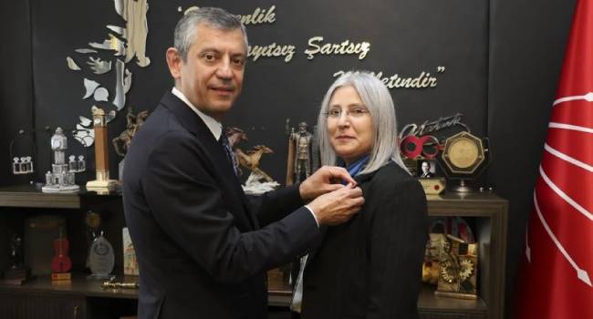 AKP'li Fuat Oktay'ın eski eşi CHP'ye katıldı
