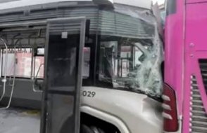 Beylikdüzü'nde metrobüs kazası! 1 kişi hayatını kaybetti, çok sayıda yaralı var