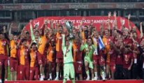 Kupa töreninde şok protesto!