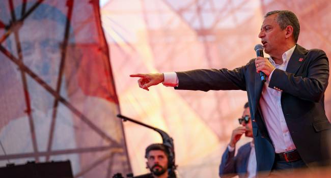 Özel, Gündoğdu Meydanı'nda konuştu: İktidar değişiyor, kumpasçılar gidiyor