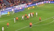 Galatasaray, ikinci yarıda açıldı: İzmir’de Göztepe’yi devirdi!