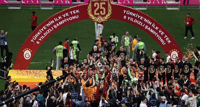 Galatasaray'dan görkemli şampiyonluk kutlaması: Türkiye’nin ilk ve tek 5 yıldızlı takımı