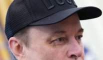 Elon Musk gözündeki morluğun nedenini açıkladı: 'Suratıma yumruk at'