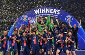 PSG Şampiyonlar Ligi Kupası'nı aldı, Paris yangın yerine döndü