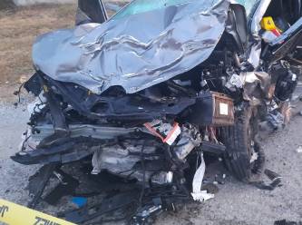 İzmir'de feci kaza! 3 araç birbirine girdi, 5 ölü 2 yaralı