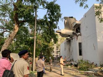 Hindistan’da havada facia! 242 kişilik uçak yerleşim alanına düştü: 290’dan fazla ölü