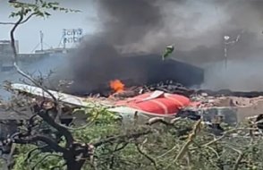 Havada facia: İçinde 244 kişi bulunan uçak düştü