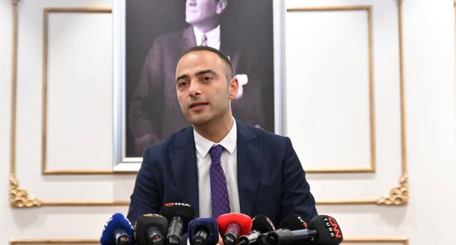 AKP’li vekil başkan kendini asil belediye başkanı yaptı