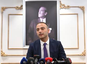 AKP’li vekil başkan kendini asil belediye başkanı yaptı