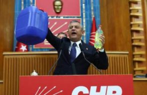 Elinde mazotla kürsüye çıktı, 'Ben hep 50 liralık alıyorum' diyenlere böyle seslendi