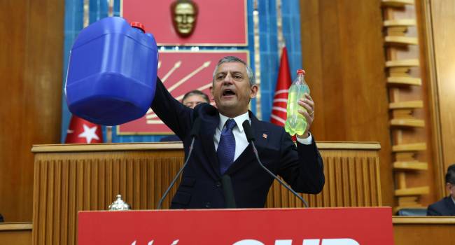 Elinde mazotla kürsüye çıktı, 'Ben hep 50 liralık alıyorum' diyenlere böyle seslendi