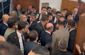 Meclis'te 'zeytinlik' kavgası: Milletvekilleri birbirine girdi