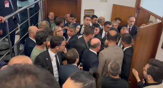 Meclis'te 'zeytinlik' kavgası: Milletvekilleri birbirine girdi