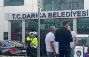 Belediye binasında dehşet! Zabıta intihar etti, belediye başkanı vuruldu