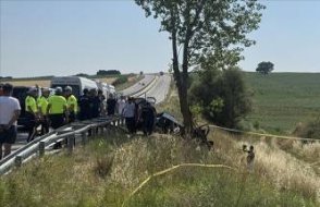 Edirne’de katliam gibi kaza! Otomobil ağaca çarptı, 5 kişi hayatını kaybetti