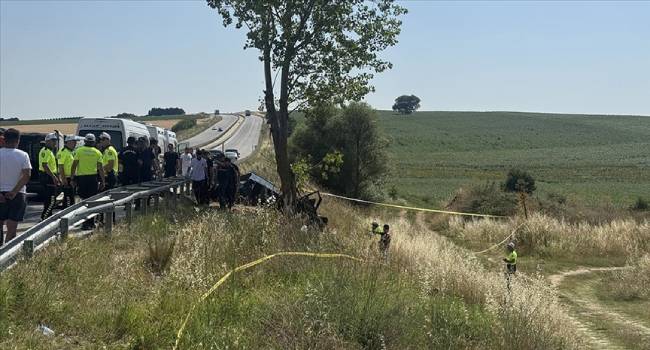 Edirne’de katliam gibi kaza! Otomobil ağaca çarptı, 5 kişi hayatını kaybetti