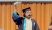 Törende protesto için diplomasını yırtmıştı: