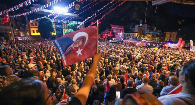 Cumhuriyet tarihinde ilk: CHP'li 17 belediyeye operasyon; 12 belediye başkanı tutuklu!