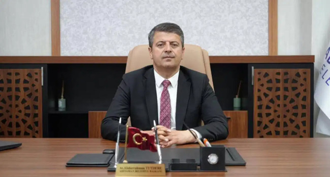 Ev hapsindeyken görevden alındı