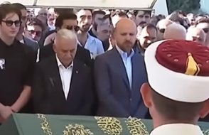 Dikkat çekti: Yiğit Bulut'un cenazesinde Bilal Erdoğan, Egemen Bağış ile tokalaşmadı