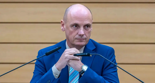 Almanya'da gamalı haç çizen SPD'li vekil istifa etti