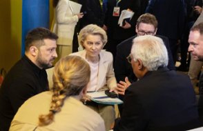 Ukrayna'nın kaderi için gözler ABD'de: Trump bastırıyor, Zelenskiy toprakta ısrarcı