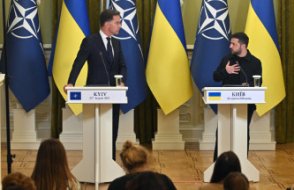 NATO Genel Sekreteri, Ukrayna’yı ziyaret etti: Sağlam güvenlik garantileri şart