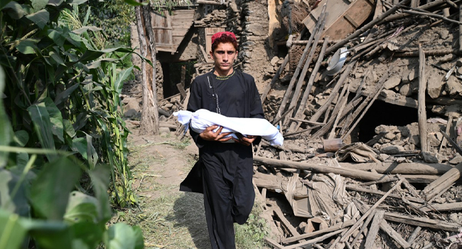 Afganistan depreminde zamana karşı yarış: Ölü sayısı bin 400 geçti