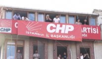 Yeni binaya CHP İstanbul İl Başkanlığı pankartı asıldı