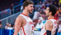 12 Dev Adam, tarihi skor ile Yunanistanı devirererk adını finale yazdırdı!