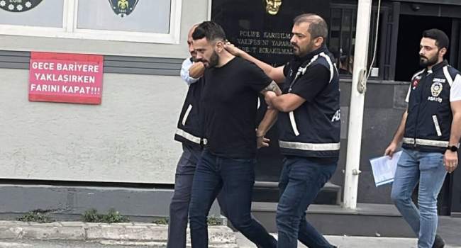 Aşırı hız nedeniyle kendisini uyaran kişiyi darp eden Ozan Canyürek tutuklandı