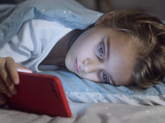 Aşırı uzun ekran süresi çocuklarınızı tehdit ediyor