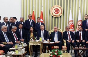 Bitmeyen tartışma... Babacan ve Davutoğlu AKP'ye mi dönüyor?