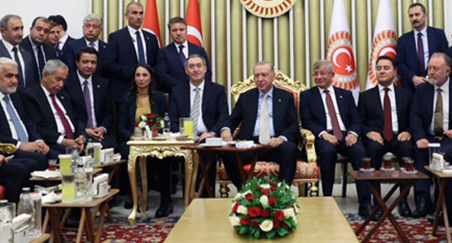 Babacan 'AKP'yle ittifak' iddialarını yalanladı: 'Ne adalet kaldı ne kalkınma!'